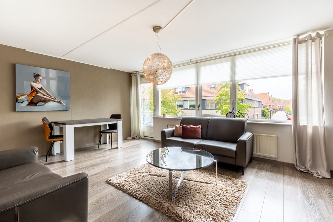 Photo 16 of Warmoezenierstraat 6