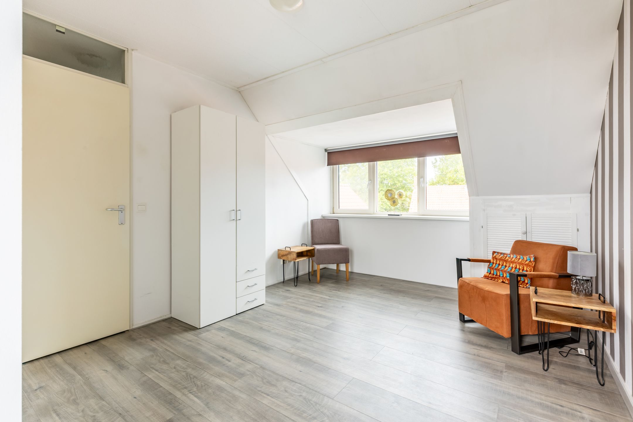 Photo 21 of Warmoezenierstraat 6