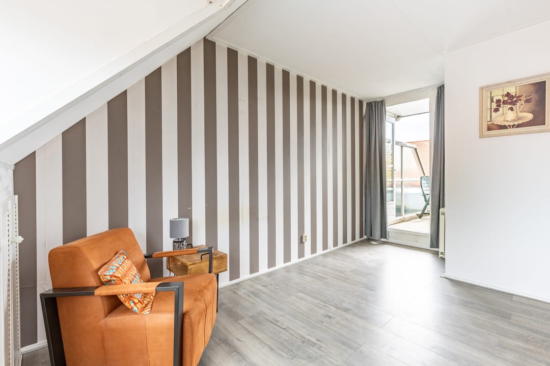 Photo 22 of Warmoezenierstraat 6