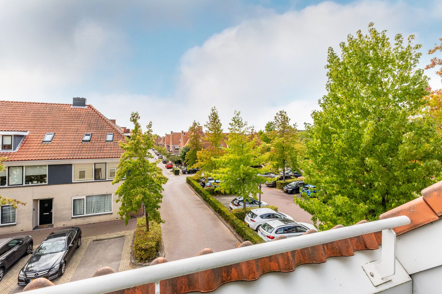 Photo 25 of Warmoezenierstraat 6