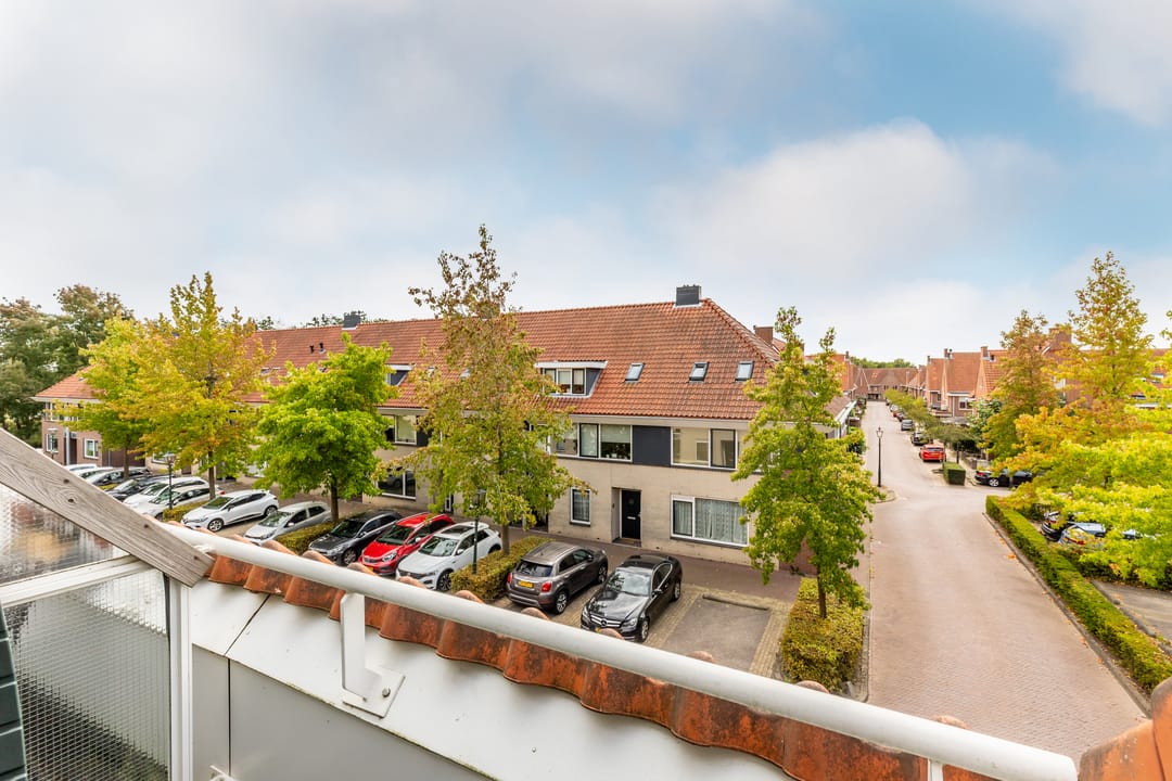 Photo 26 of Warmoezenierstraat 6