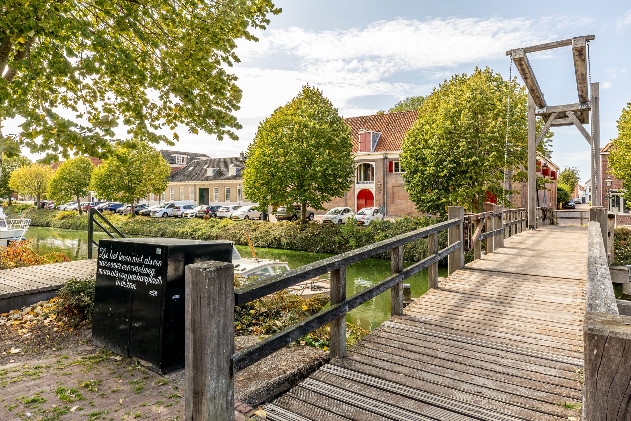 Photo 33 of Warmoezenierstraat 6