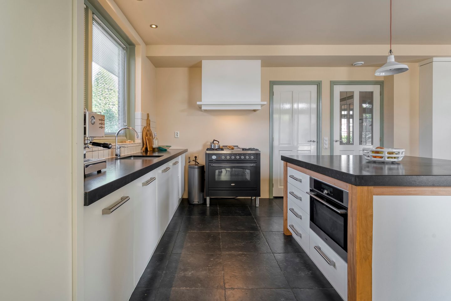 Photo 10 of Magistraat 11