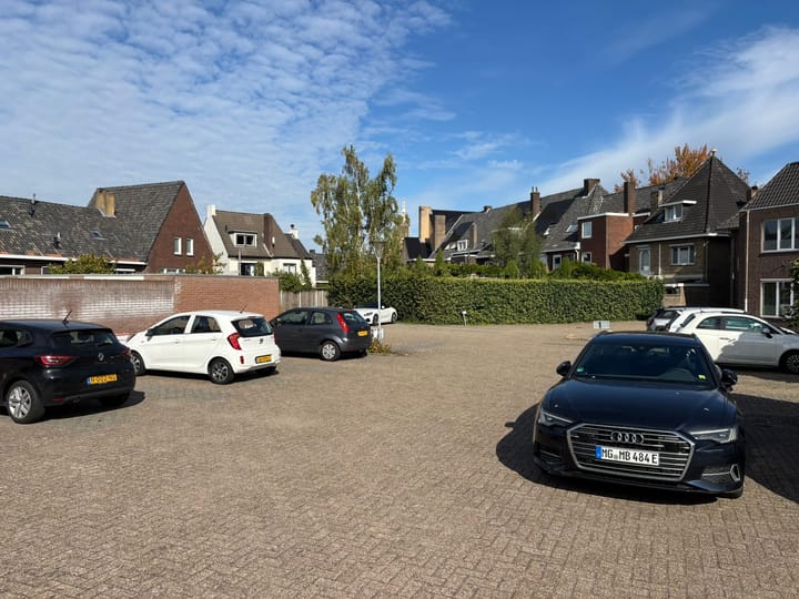 Photo 23 of Minderbroederssingel 52-C