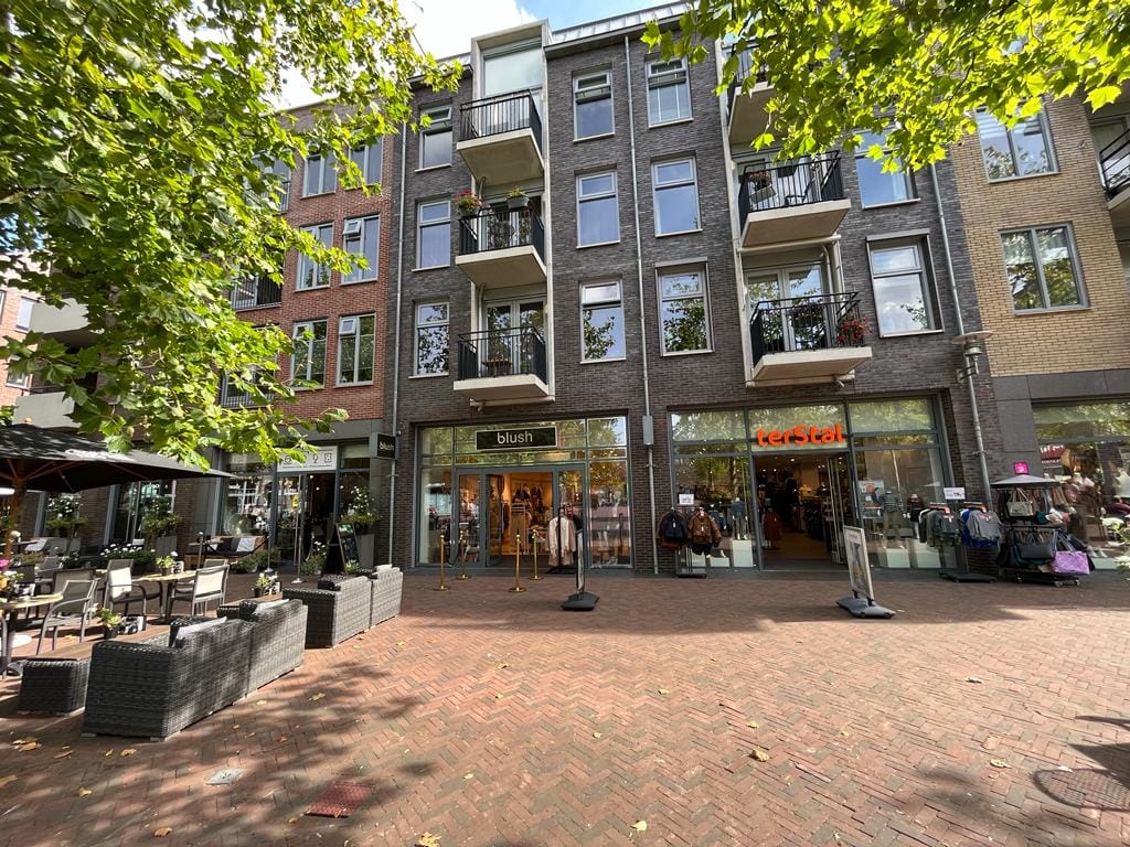 View photo 3 of Markt 2