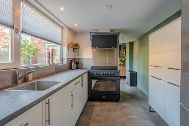 Photo 21 of Oudewerfslaan 32