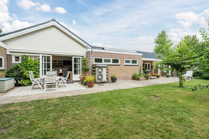 Photo 41 of Oosteinde 6