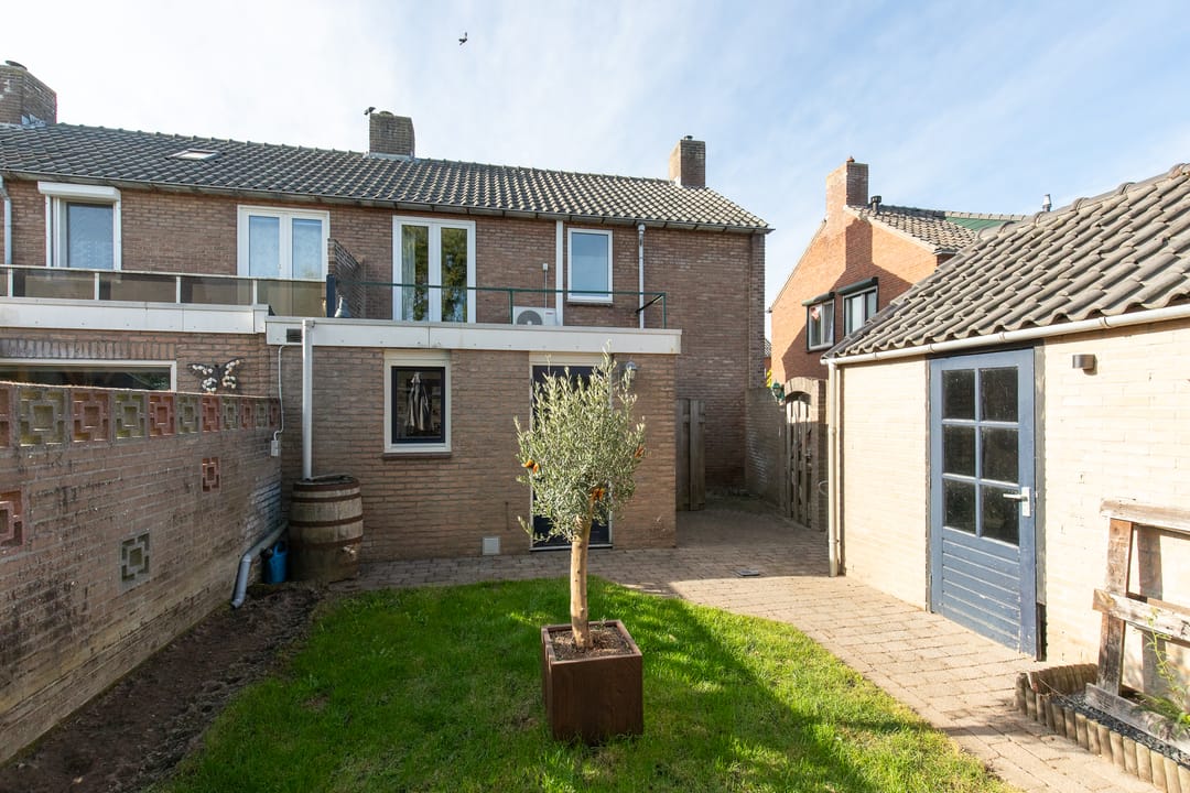 Photo 2 of Schoolstraat 12