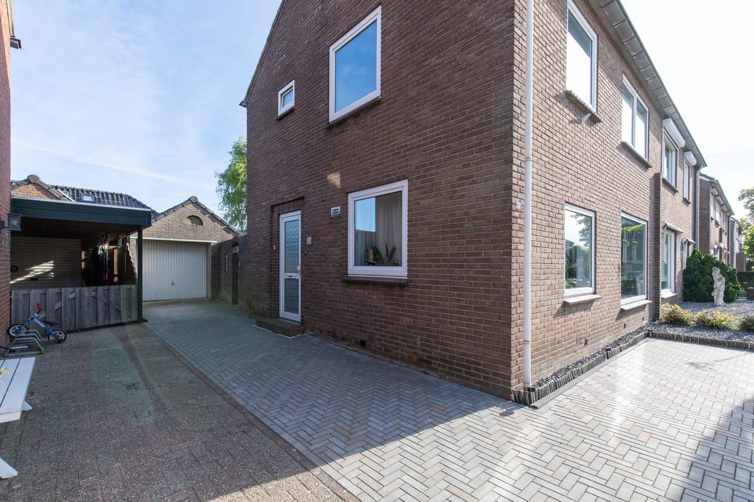 Photo 8 of Schoolstraat 12