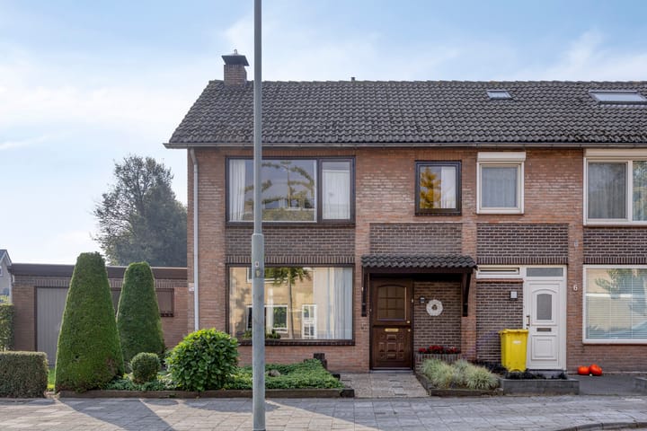 Foto 2 van Korenbloemstraat 8