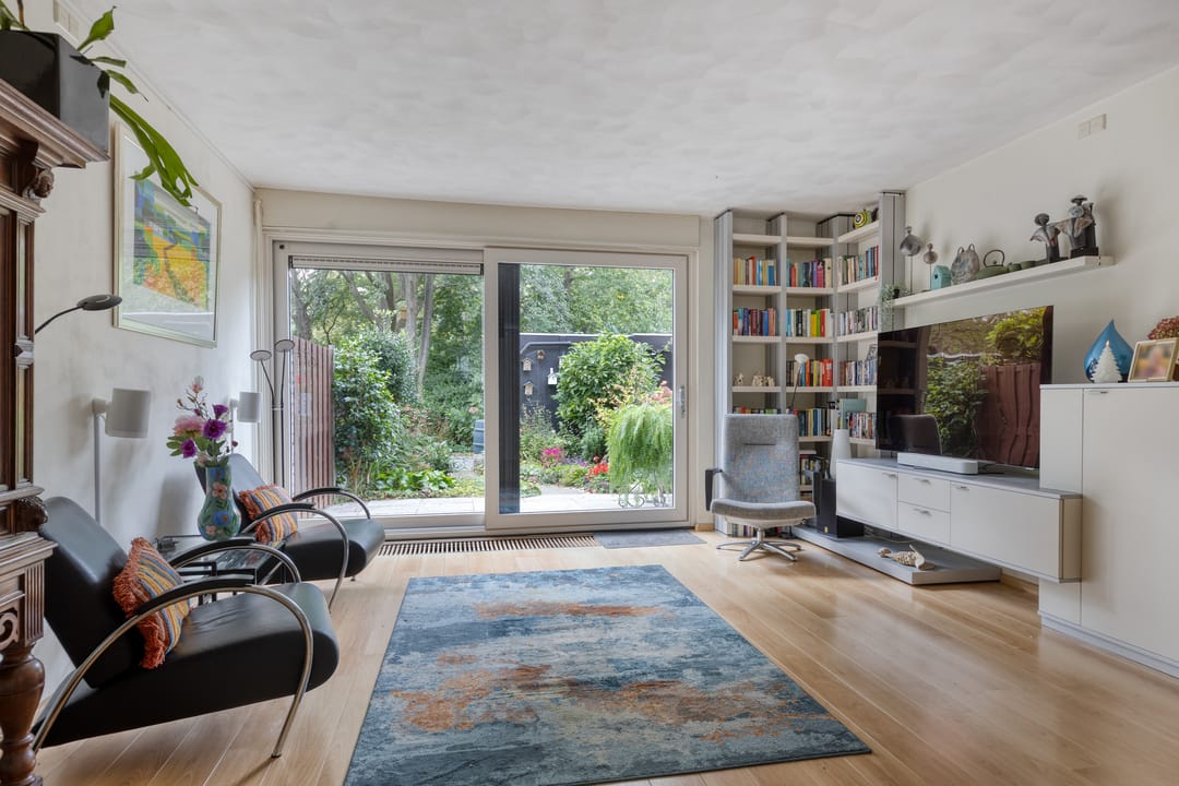 Photo 2 of Deborah Hoeve 55