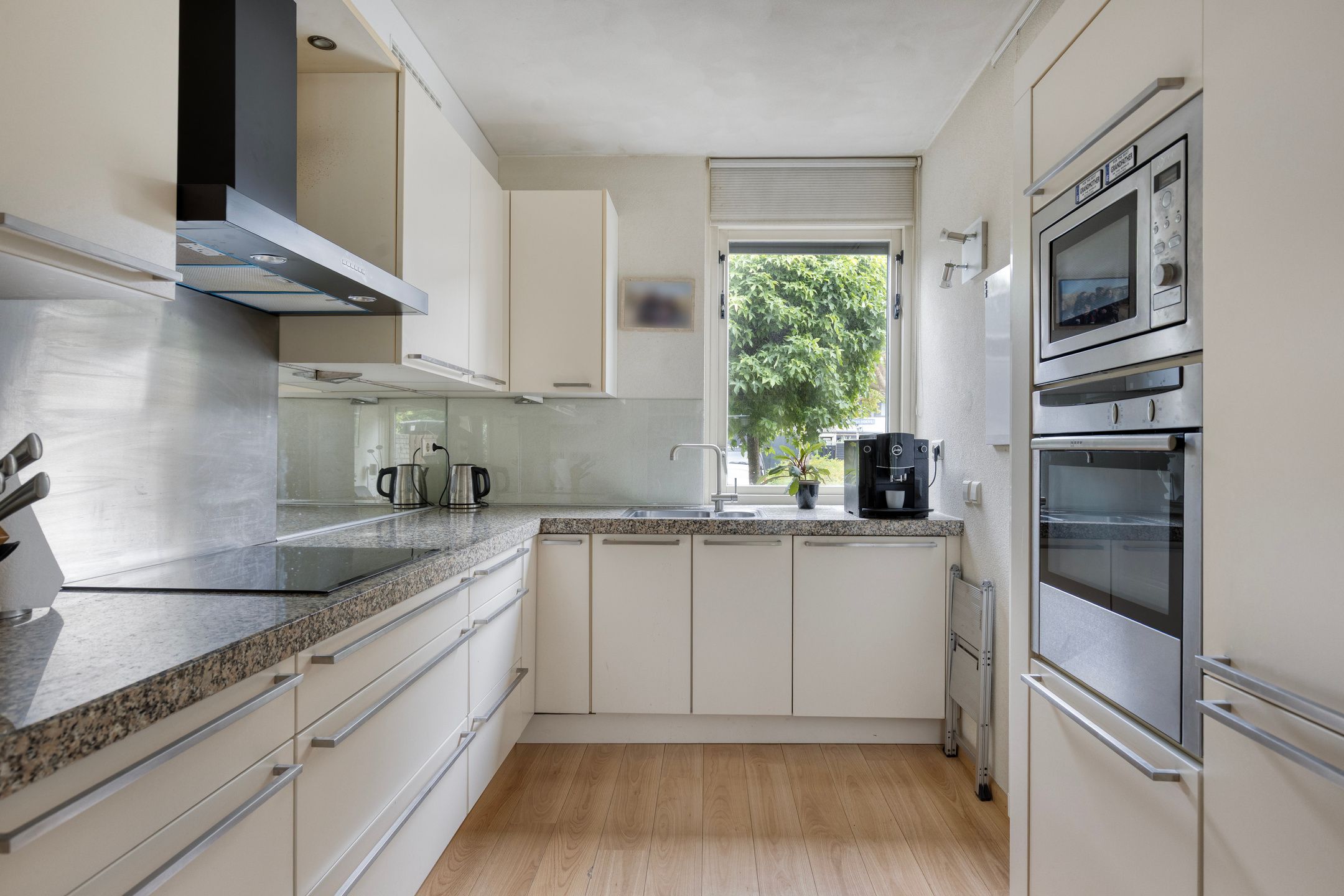 Photo 3 of Deborah Hoeve 55