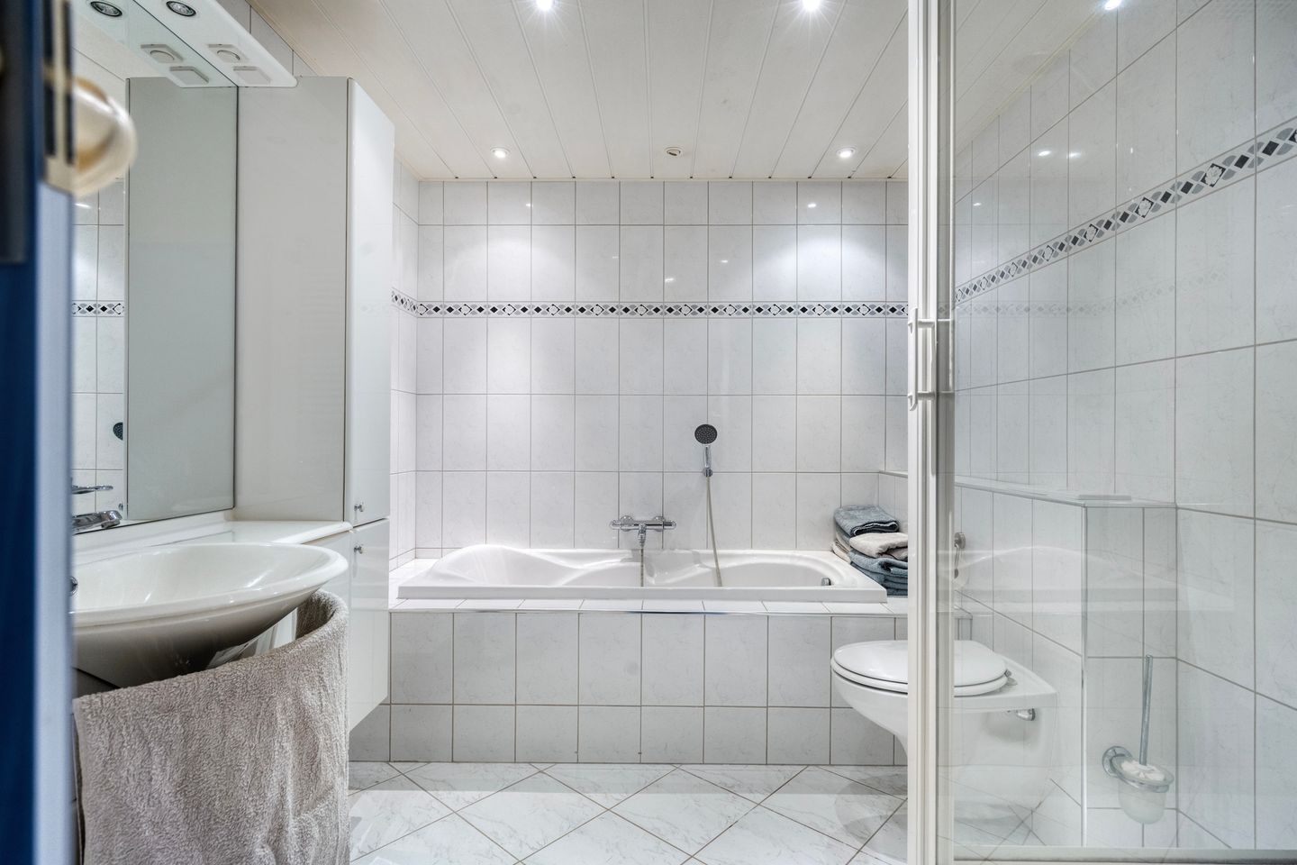 Photo 4 of Deborah Hoeve 55