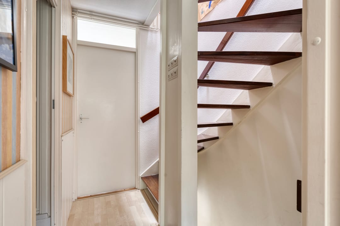 Photo 22 of Deborah Hoeve 55