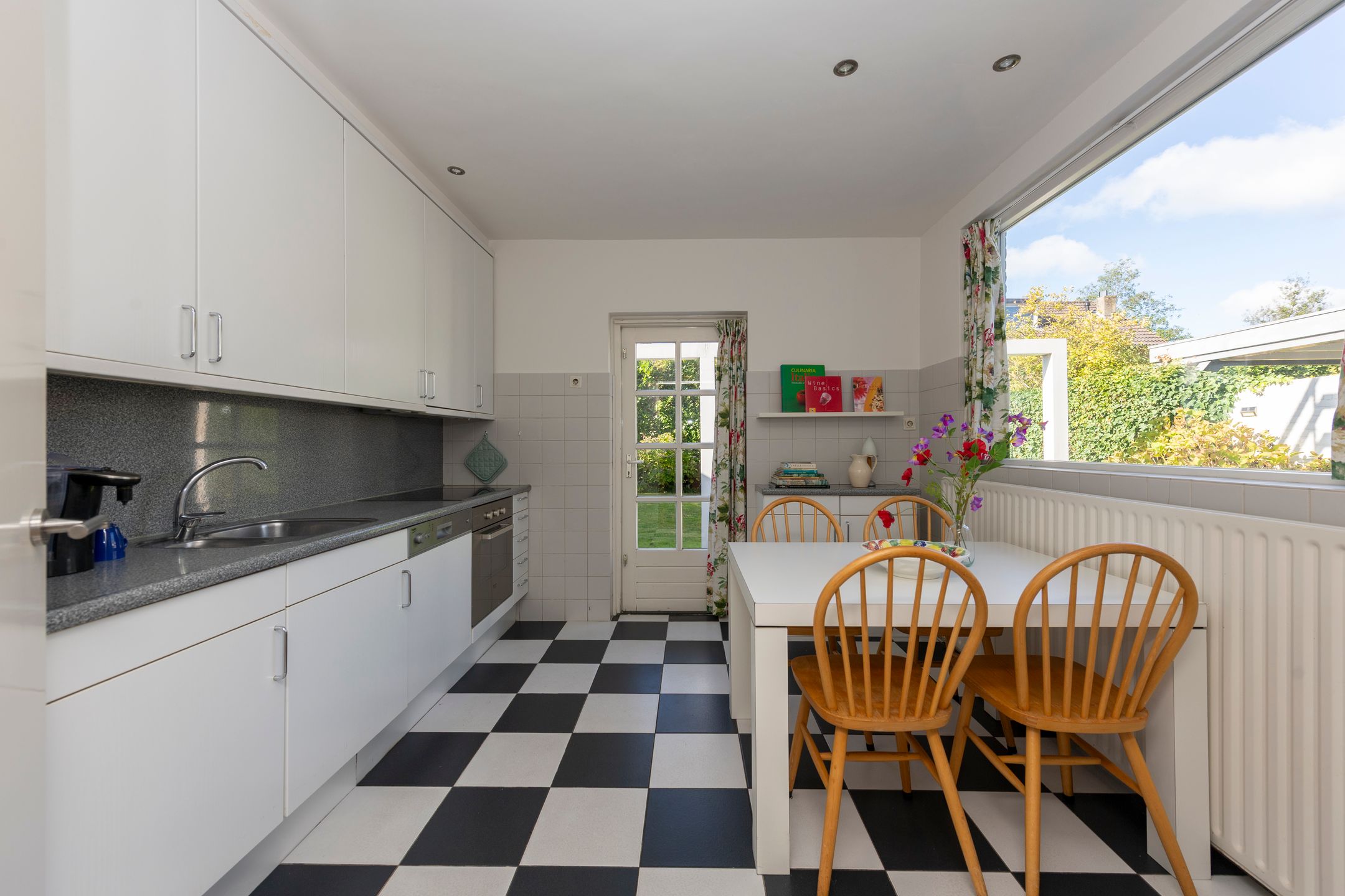 Photo 12 of Schout Beyhartsstraat 6