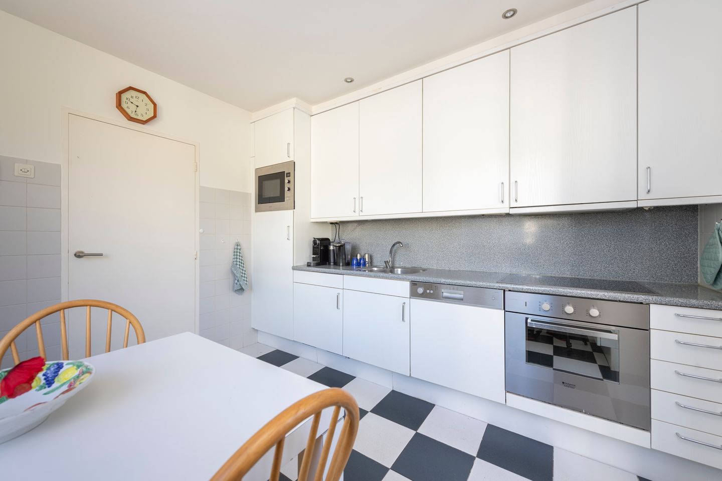 Photo 14 of Schout Beyhartsstraat 6