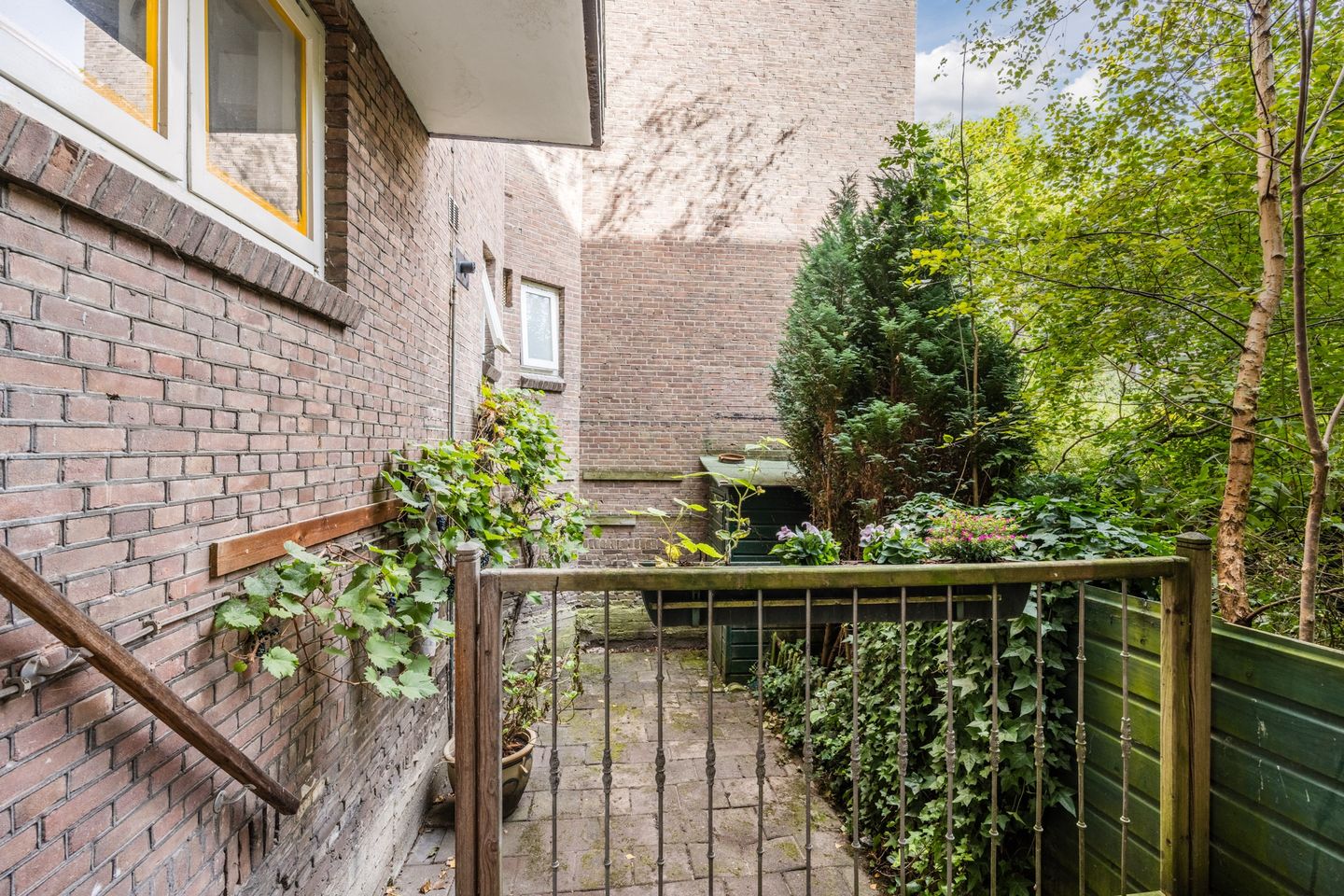 Photo 10 of Van Nideckstraat 34