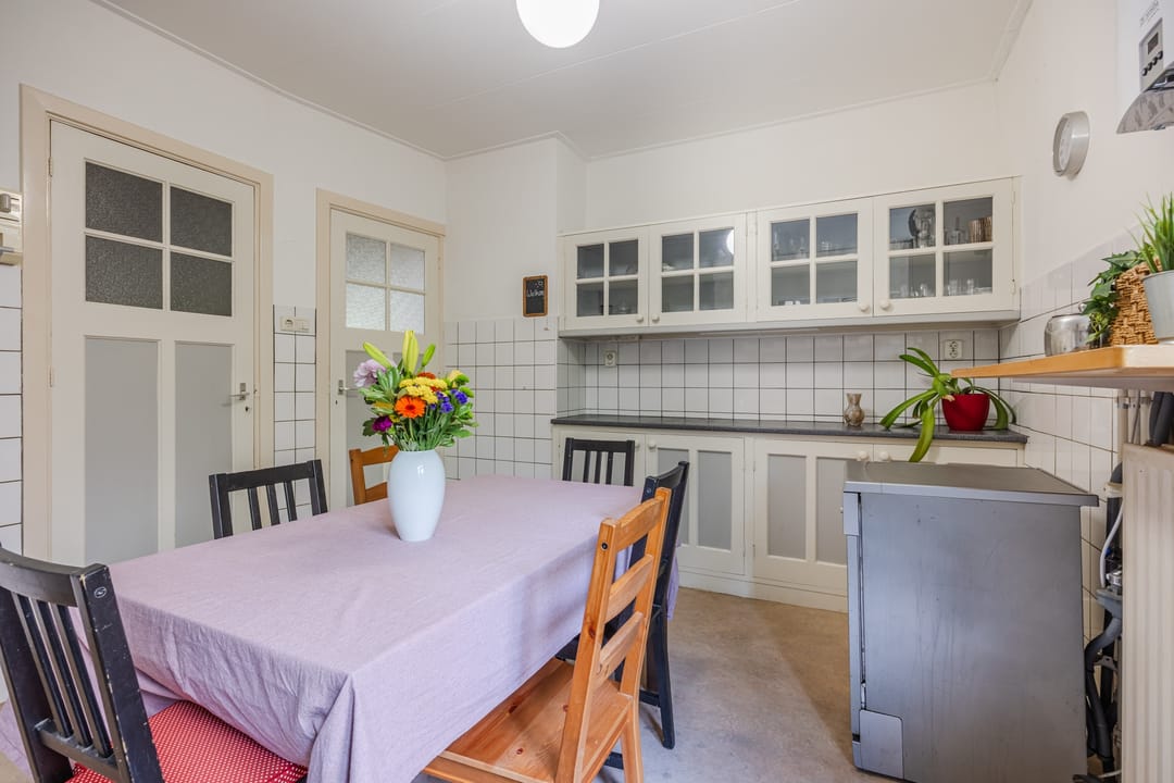 Photo 16 of Van Nideckstraat 34