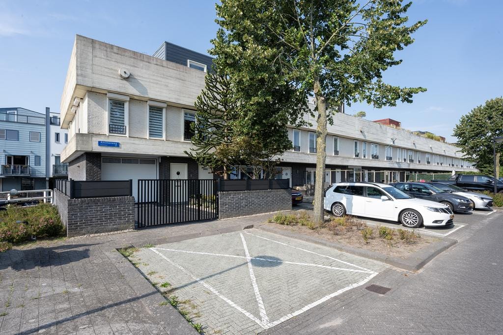 Foto 1 van Antillenweg 1