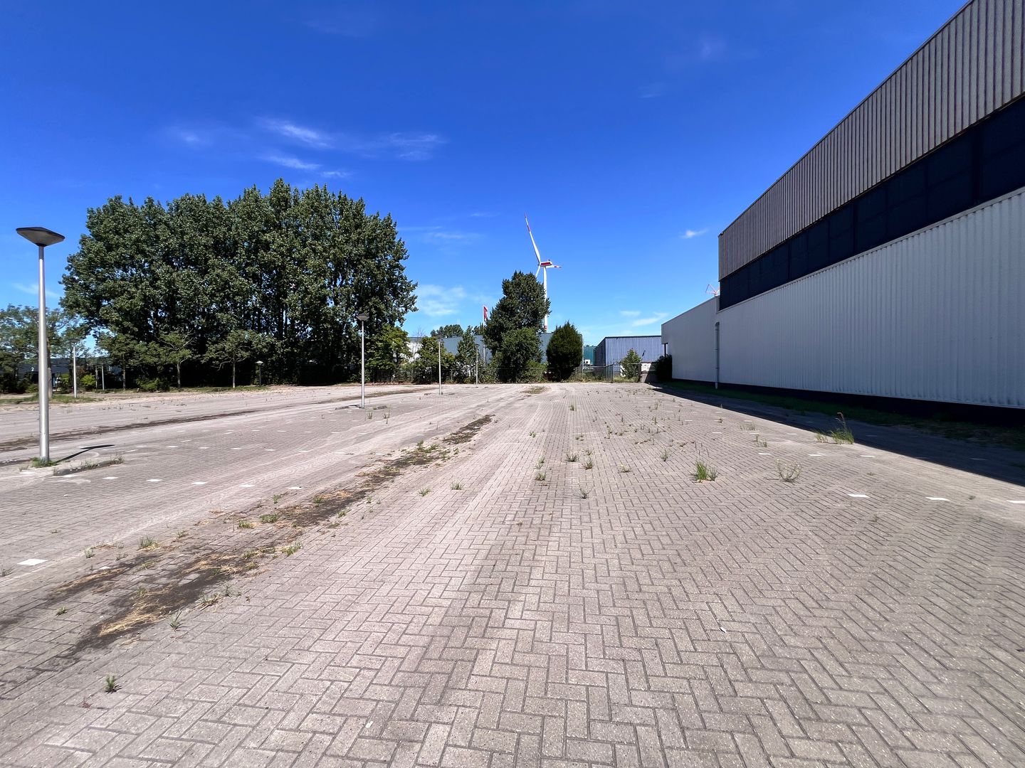 View photo 2 of Deccaweg 26