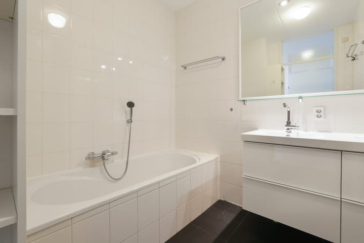 Photo 4 of Louise Henriëttestraat 2-M