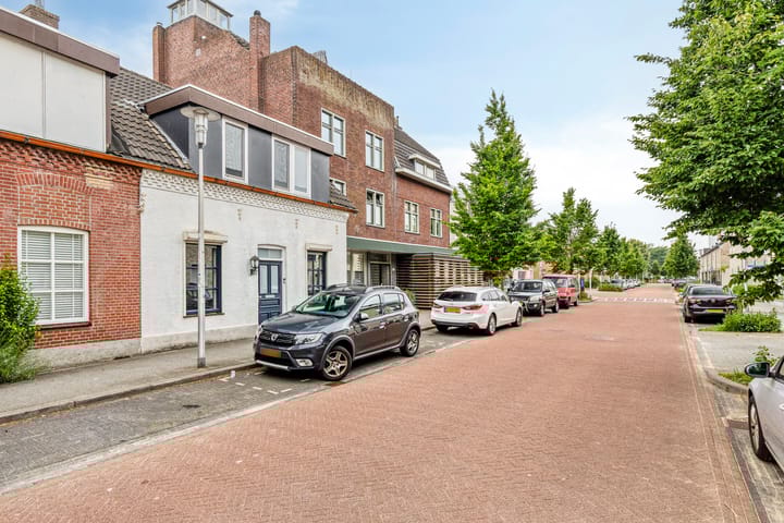 Photo 1 of van Kinsbergenstraat 37