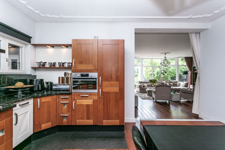 Photo 6 of Julianastraat 45