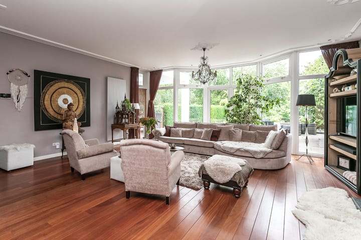 Photo 9 of Julianastraat 45