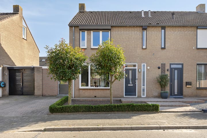 Photo 2 of Leliestraat 9