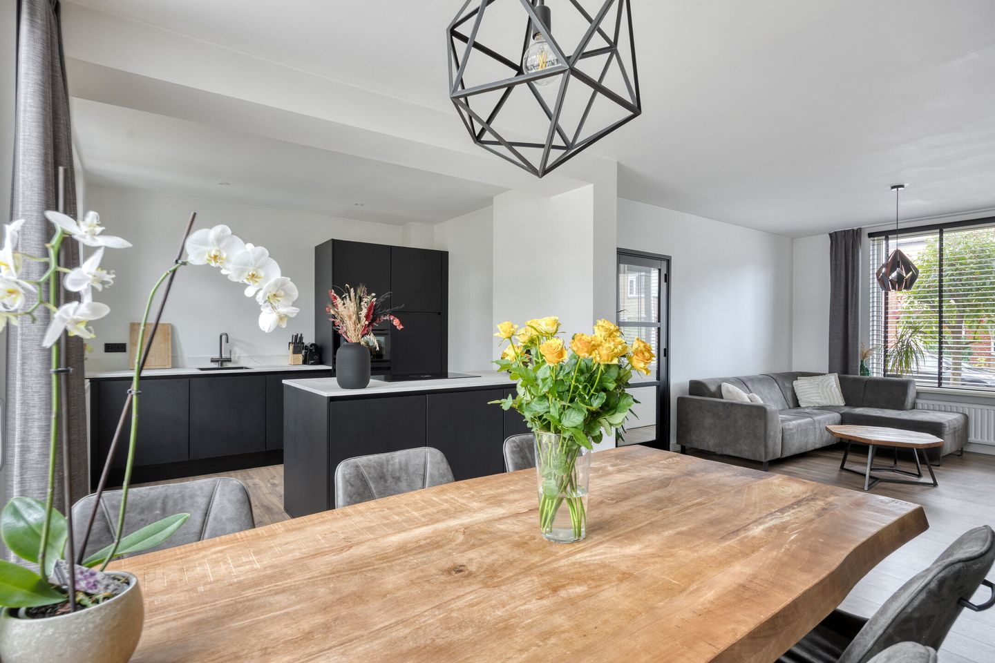 Foto 14 van Leliestraat 9