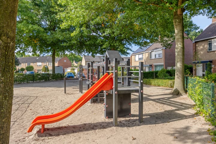 Foto 44 van Leliestraat 9