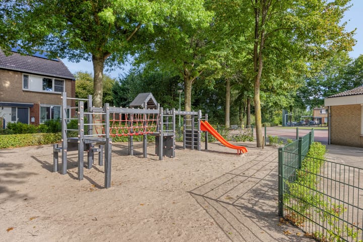 Foto 45 van Leliestraat 9