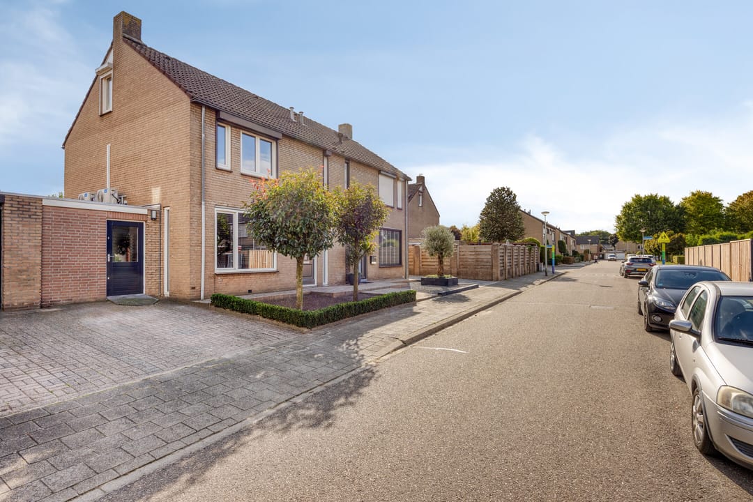 Foto 47 van Leliestraat 9