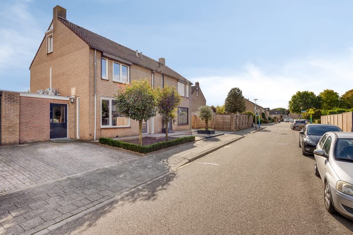 Foto 47 van Leliestraat 9