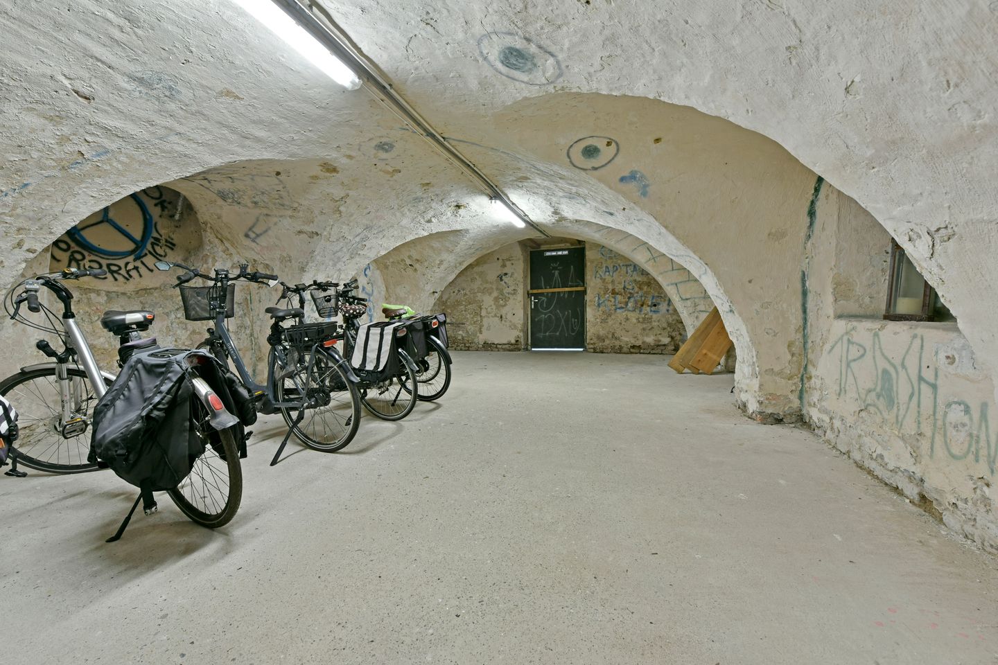 Foto 25 van Klooster Leuterstraat 31-09