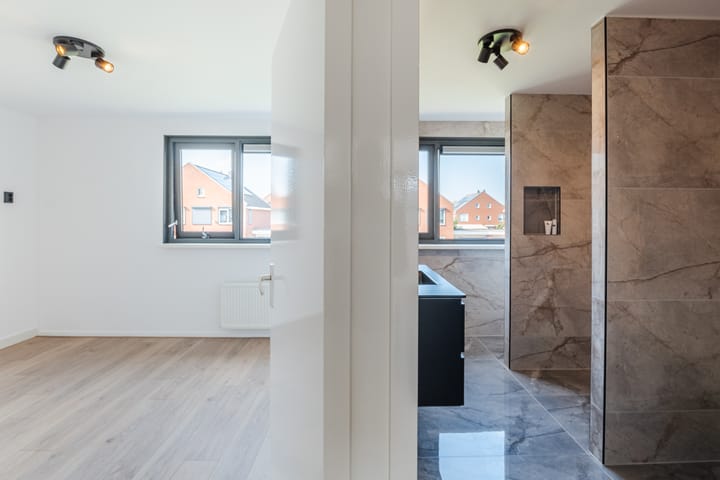 Foto 15 van De Kroon 180