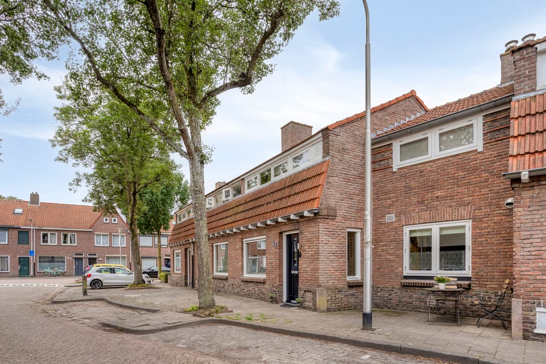 Photo 41 of Van der Aastraat 25