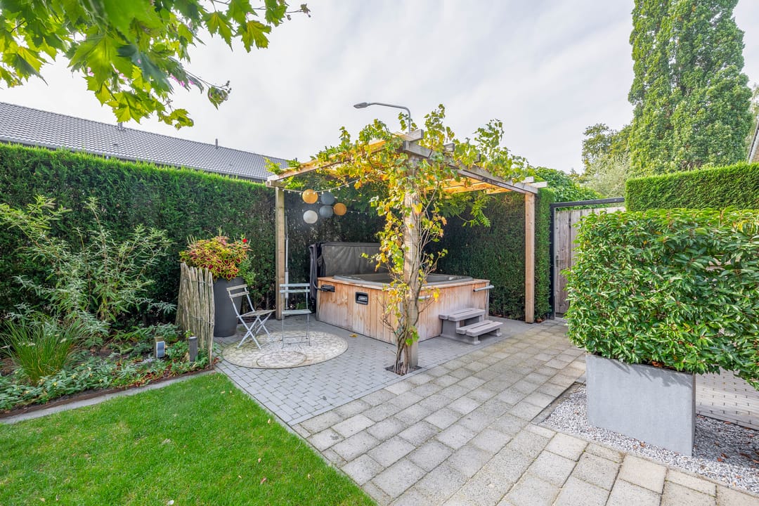 Photo 41 of Dominee Swaluestraat 4