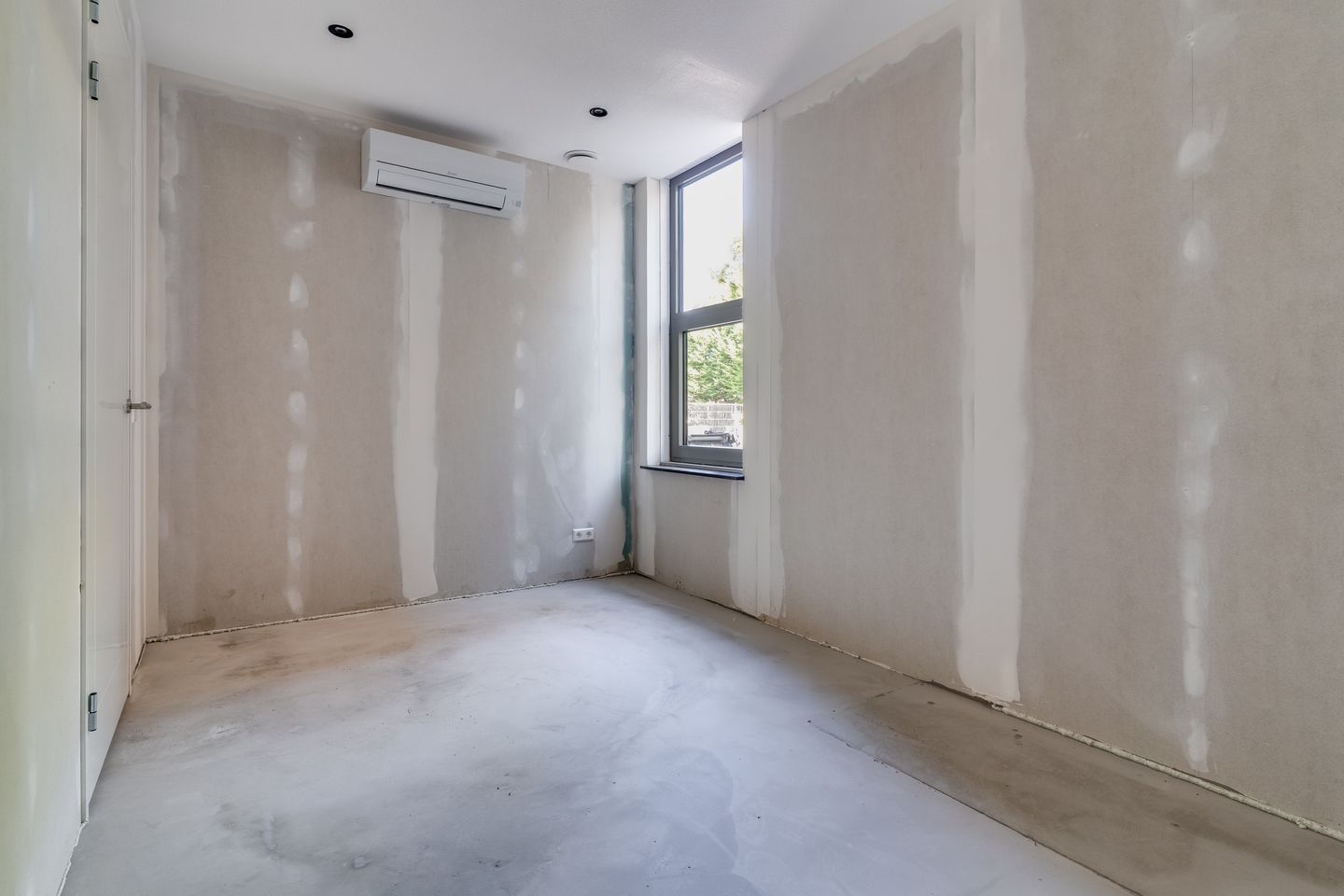 Photo 14 of Raadhuisplein 52