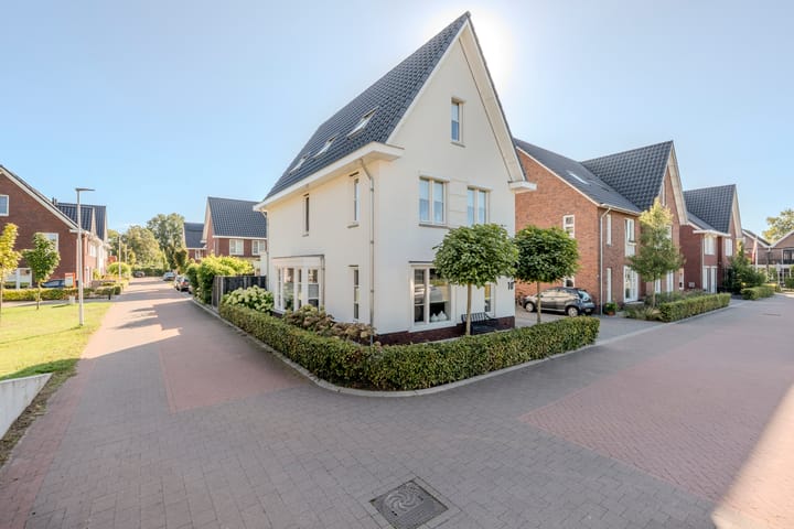 Foto 5 van Menso Altinghof 10