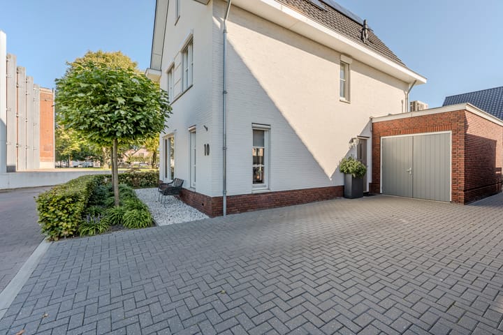 Foto 7 van Menso Altinghof 10