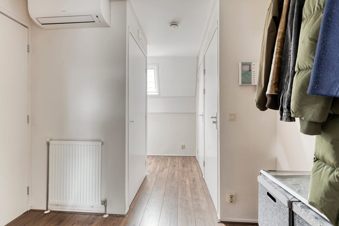 Photo 11 of Spoorstraat 8-F