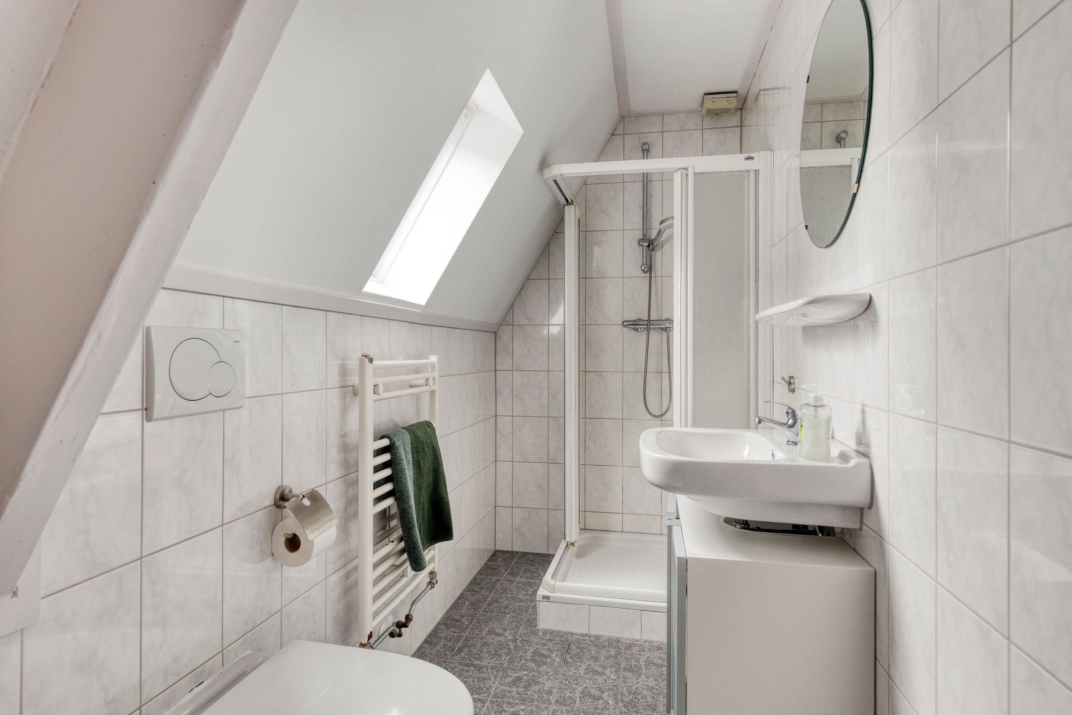 Photo 27 of Spoorstraat 8-F