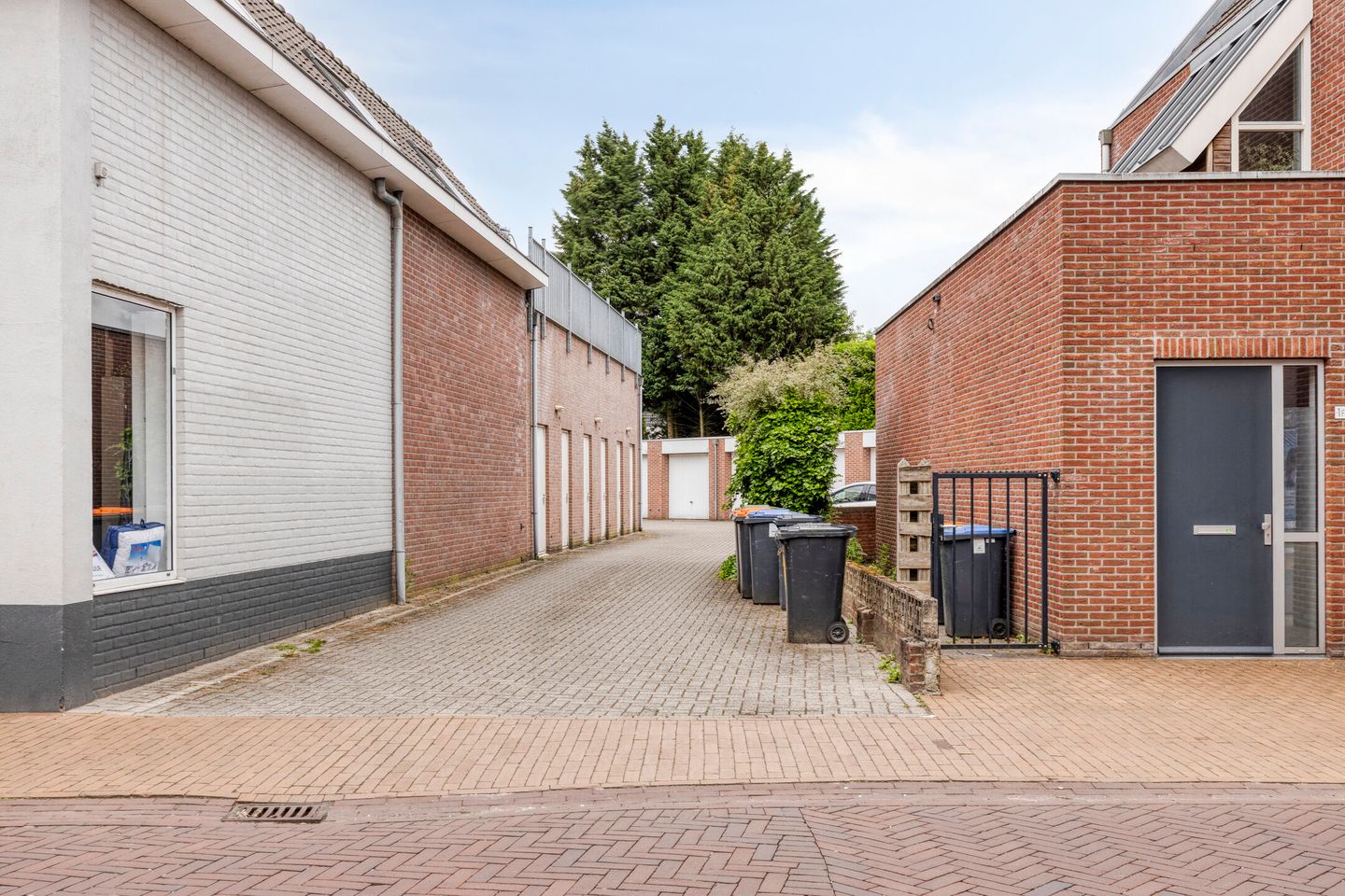 Photo 34 of Spoorstraat 8-F