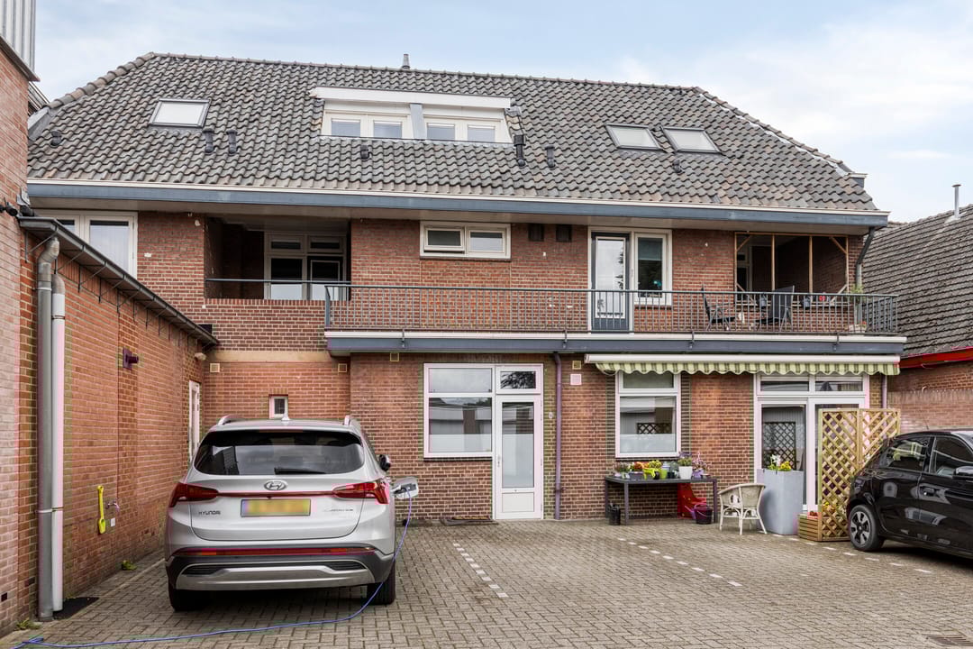 Photo 37 of Spoorstraat 8-F