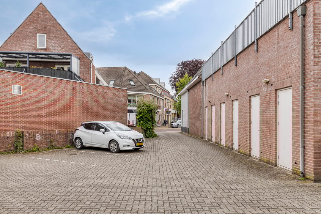 Photo 38 of Spoorstraat 8-F
