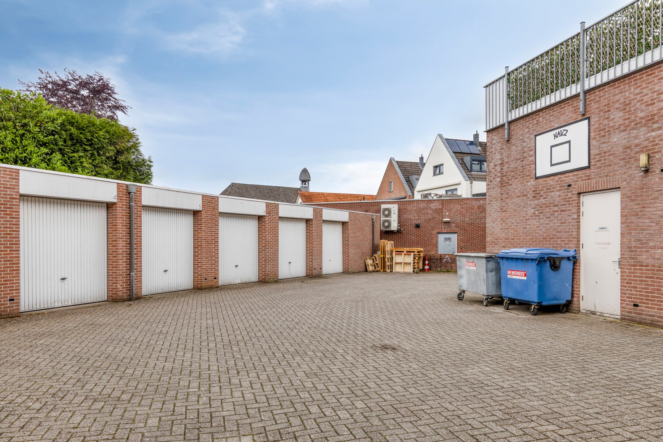 Photo 39 of Spoorstraat 8-F