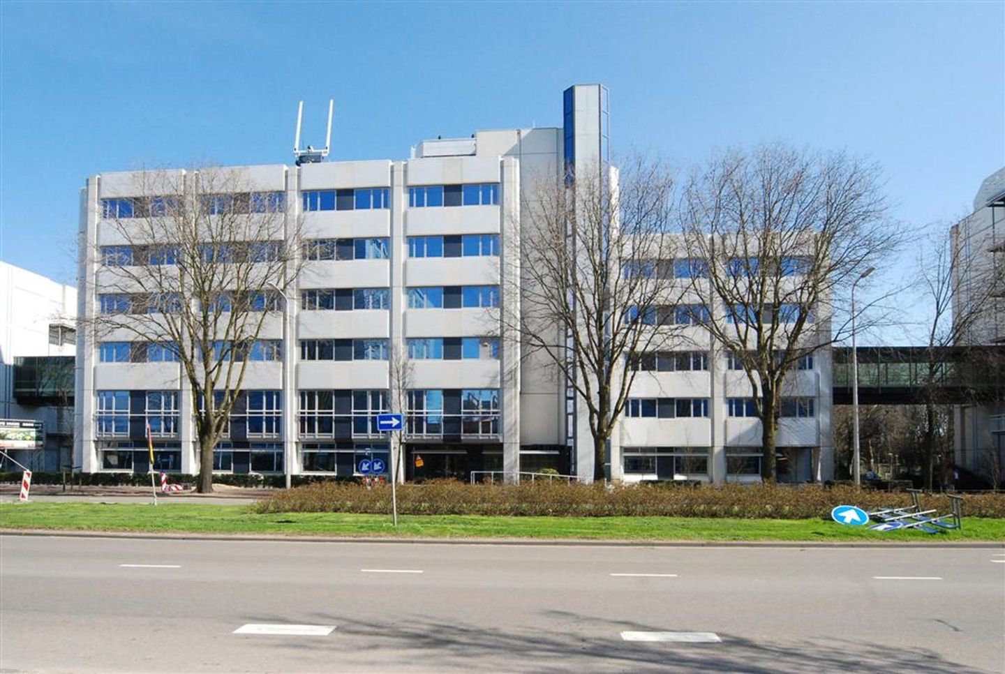 Bekijk foto 2 van Johan de Wittlaan 3