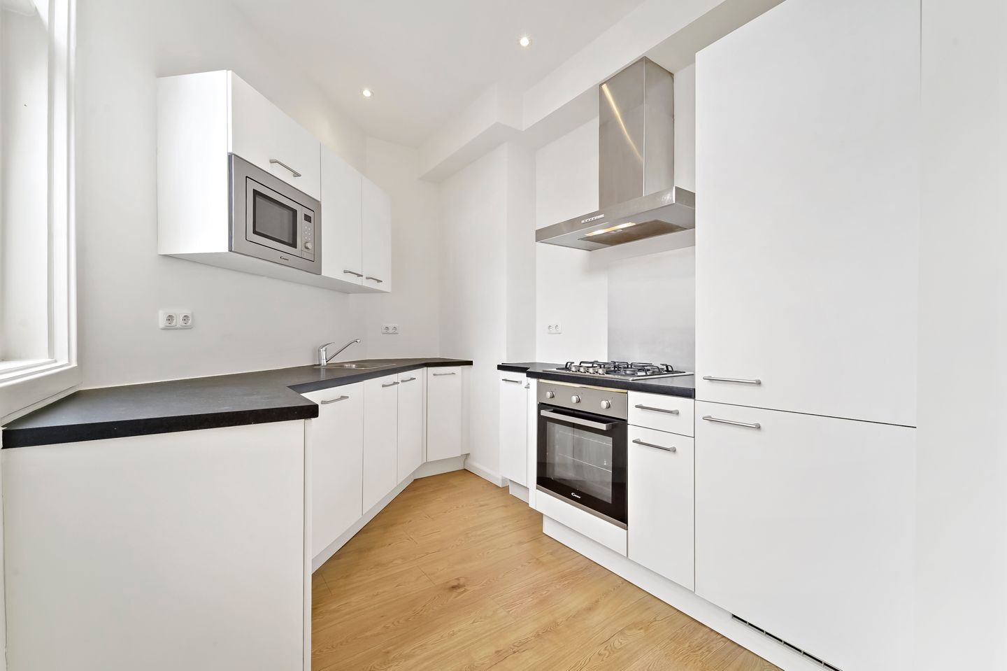 Foto 10 van Hendrik Zwaardecroonstraat 110