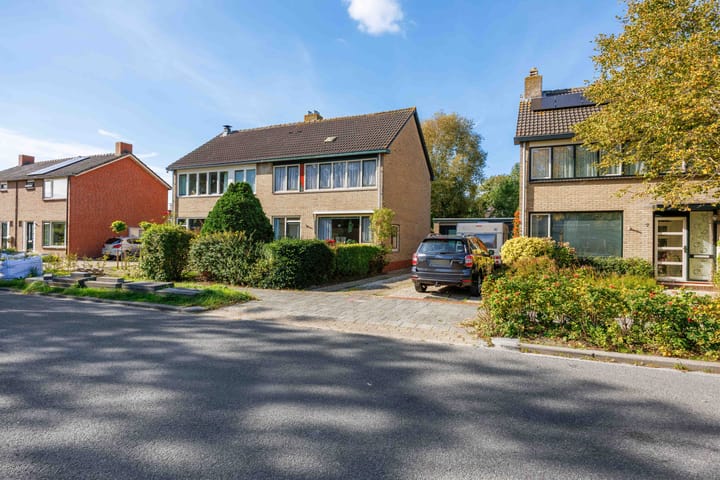 Photo 2 of Onno van Ewsumlaan 9